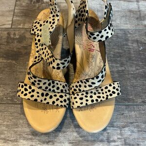 Blowfish Malibu Black‎ and Tan Spotted Sandals